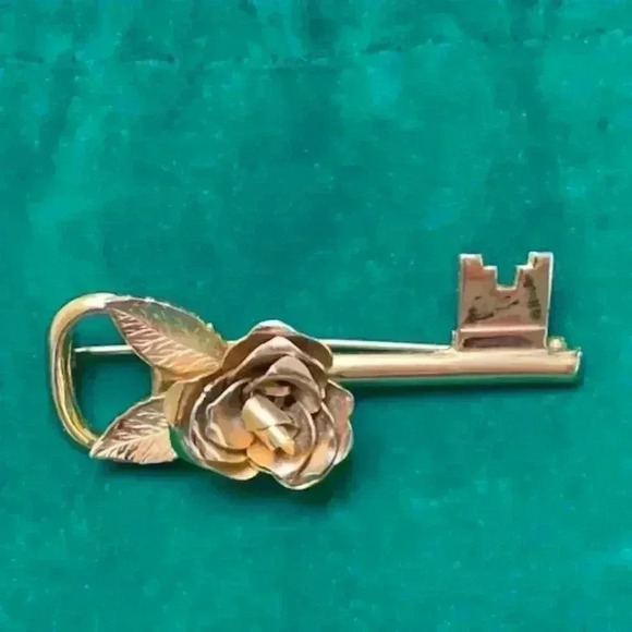 Coro Jewelry - Vintage Signed Coro Pegasus Gold Tone Key &Flower pin brooch